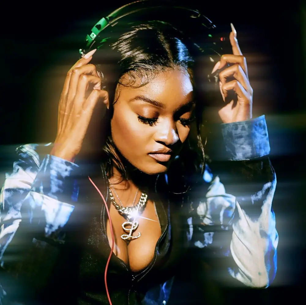 DJ Lunar is a High-Energy Live Performer